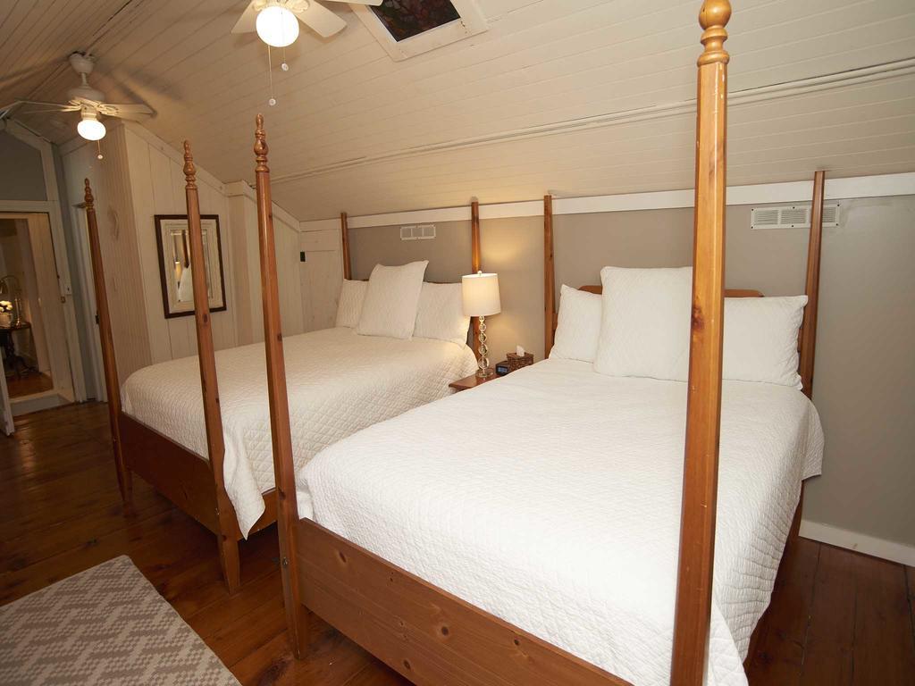 Federal House Inn Ли Экстерьер фото