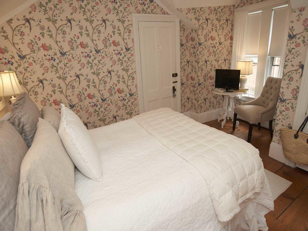 Federal House Inn Ли Экстерьер фото