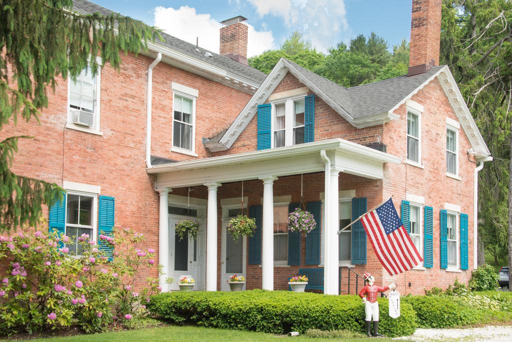 Federal House Inn Ли Экстерьер фото