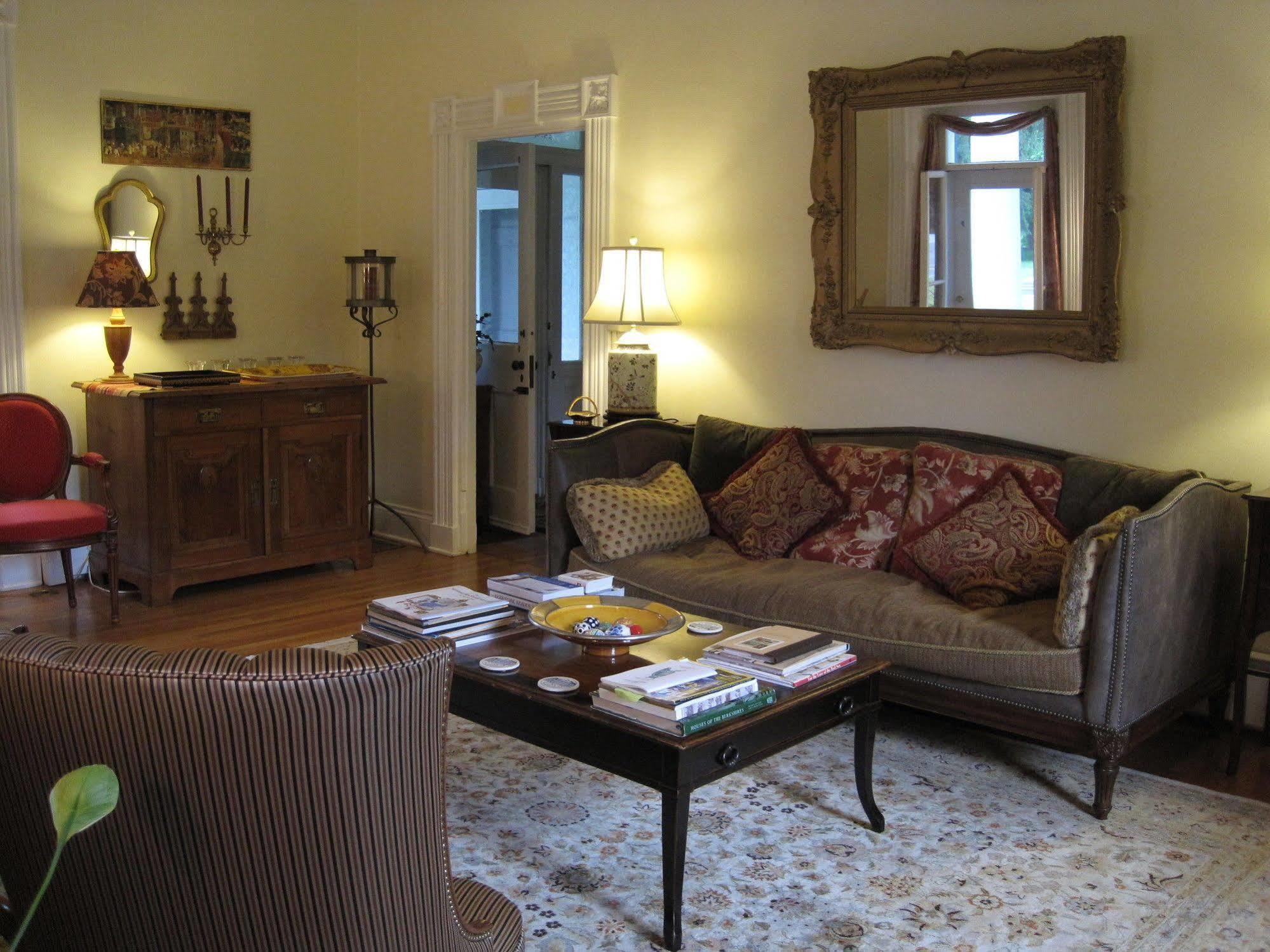 Federal House Inn Ли Экстерьер фото