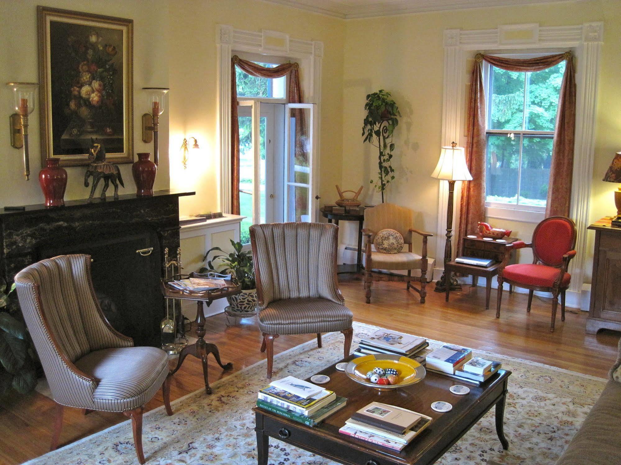 Federal House Inn Ли Экстерьер фото