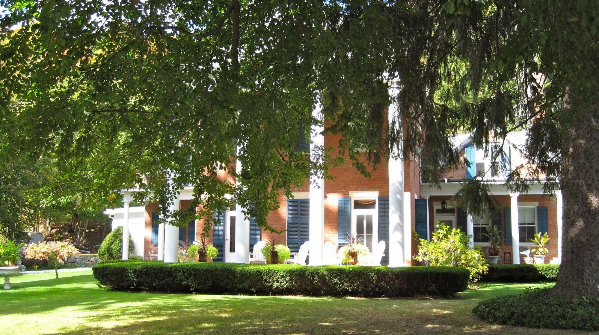 Federal House Inn Ли Экстерьер фото